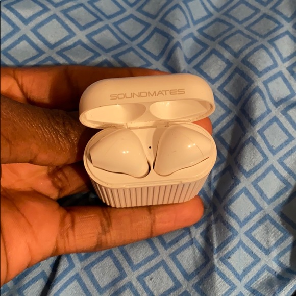 Sound mates AirPods and Smart Watch - Picture 3 of 4